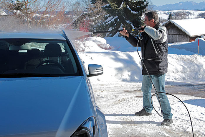 Mycie auta zimą - o czym warto pamiętać?