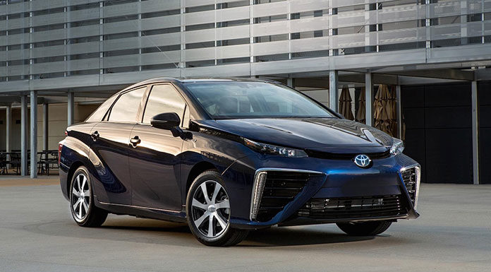 W nieustannym kontakcie. Toyota Mirai z funkcją łączności satelitarnej