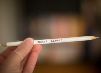 Jak brzmi dziurawy wydech?