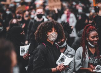 Co dają szersze felgi?