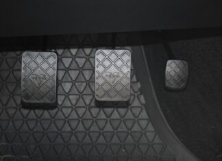 Czy przy wymianie sprzęgła trzeba wymienić olej w silniku?