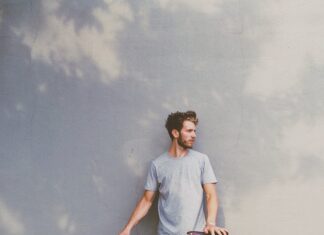 Jak sprawdzić luzy w układzie kierowniczym?