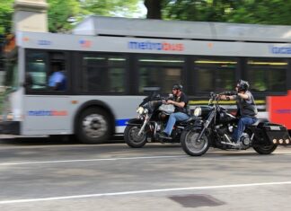 Czy motocykliści zakładają linkę na szyję?