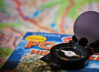 Co to znaczy zorientować busolę?