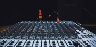 Czy tłumik ma wpływ na moc?