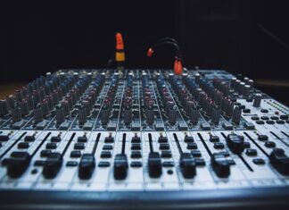 Czy tłumik ma wpływ na moc?