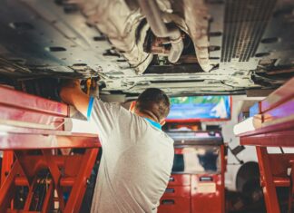 Jakie zadania należą na co dzień do mechanika